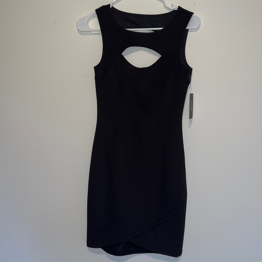 Little black dress keyhole front and back. Cocktail dress - guess